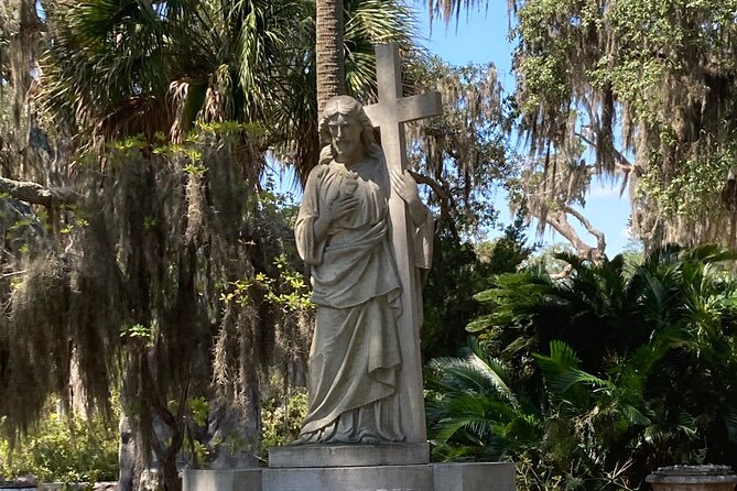 1-Hour Bonaventure Cemetery Golf Cart Guided Tour in Savannah - Why the Guide Matters More Than You’d Expect