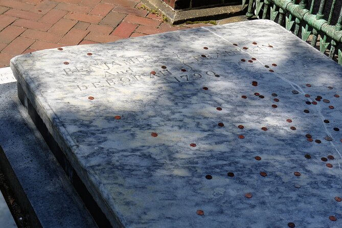 2.5 Hour Philadelphia History Tour with Washington War Tent Show - Elfreth’s Alley: old street, real scale