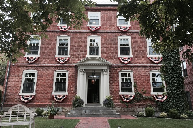 2.5-Hour Salem History & Sightseeing Guided Walking Tour - Walking logistics in Salem: weather, MBTA, and crowd strategy