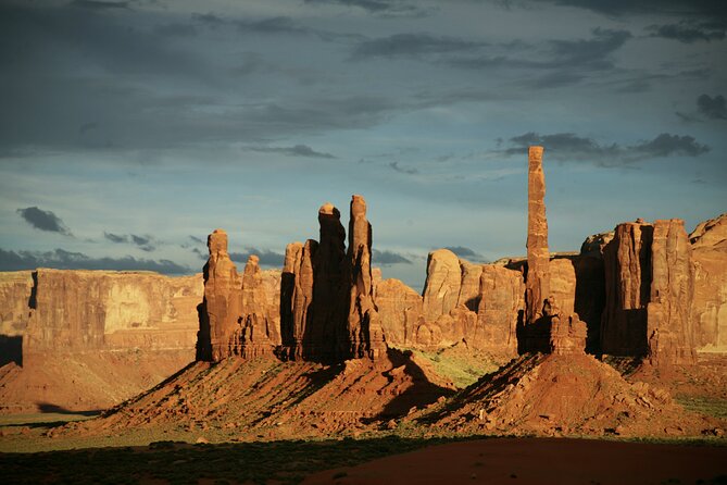 2.5 Hours of Monument Valley's Backcountry 4×4 Tour - The Totem Pole, North Window, and a Hogan Demonstration Close the Loop