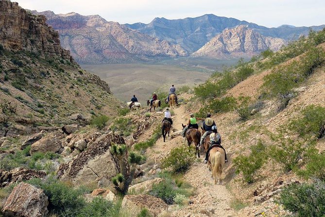 2-Hour Horseback Riding through Red Rock Canyon - What to wear and pack: desert-proof basics that keep you comfy