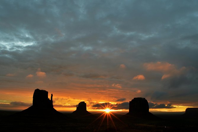 3.0 Hours of Monument Valley's Sunrise or Sunset 4×4 Tour - Backcountry icons: Sun’s Eye Arch, Big Hogan, and Ear of the Wind