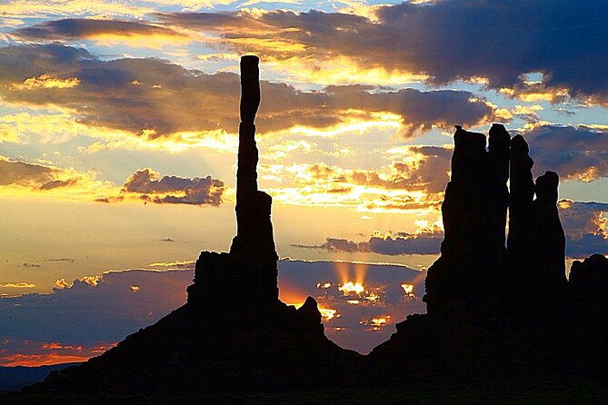 3.0 Hours of Monument Valley's Sunrise or Sunset 4×4 Tour - Totem Pole and Yei Bi Chei Monuments: the storytelling stop