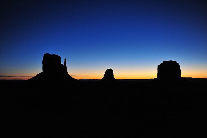 3.0 Hours of Monument Valley's Sunrise or Sunset 4×4 Tour - Meeting the guide at The View Hotel and staying on schedule