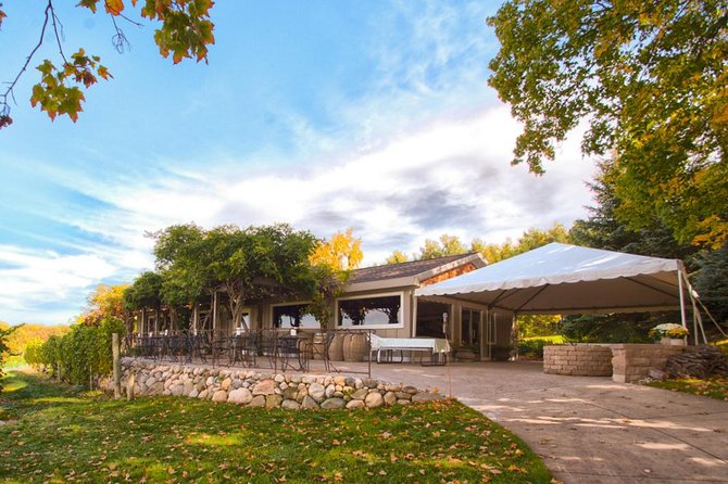 5-Hour Traverse City Wine Tour: 4 Wineries on Old Mission Peninsula - Stop 2: Bowers Harbor Vineyards and the horse-farm origin story