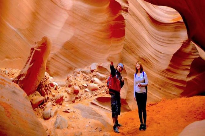 Antelope Canyon and Horseshoe Bend Day Tour from Flagstaff - Glen Canyon Dam Overlook: Lunch with a View (and the Right Timing)