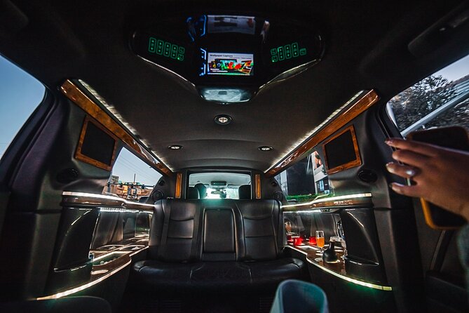 Arrival Transfer: Private Luxury 8 Passenger Limousine Service - If you don’t see your driver: the fast fix that saves the day