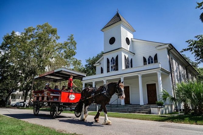 Beaufort’s #1 Horse & Carriage History Tour - That chocolate stop: small pause, big payoff