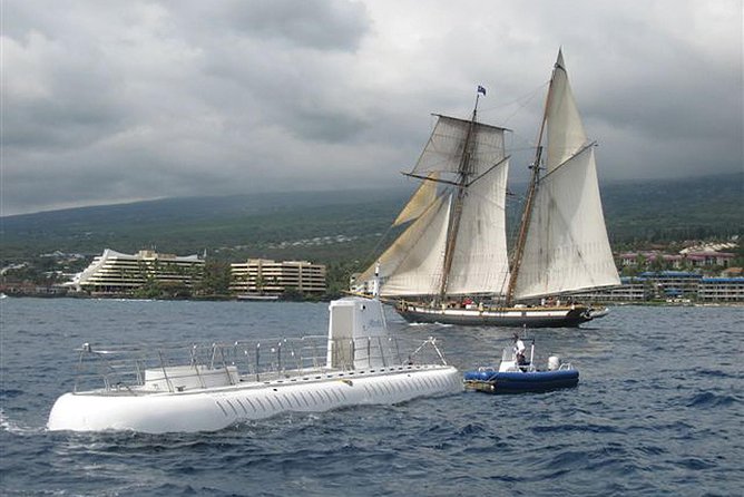 Big Island: Atlantis Submarine from Kona Beach - Down 100 feet off Kona Beach: what the submarine ride is really like