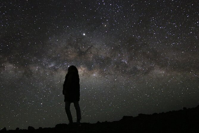 Big Island GOAT Experience: Mauna Kea Summit, Sunset & Stars - The summit hour at Mauna Kea: warmth, laser pointers, and telescope time