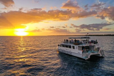 Big Island Historical Dinner Cruise to Kealakekua Bay - Entering the water: your 4:00 pm start in Kailua-Kona