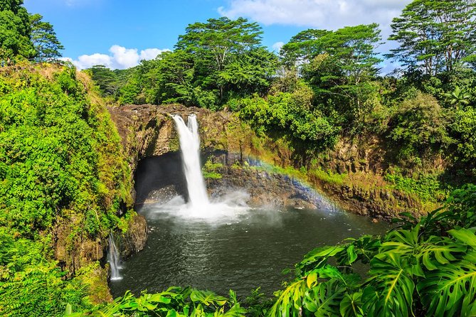 Big Island in a Day: Volcanoes Waterfalls Sightseeing and History - Kona pickup, a Mercedes Sprinter, and the reality of an 11-hour loop