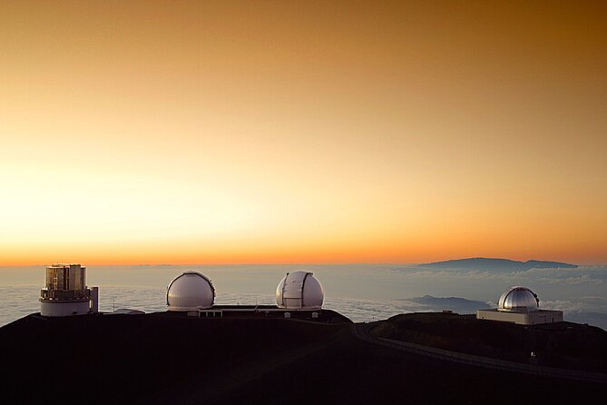 Big Island: Mauna Kea Summit and Stars Small-Group Adventure Tour - Sunset from above the clouds: the summit experience