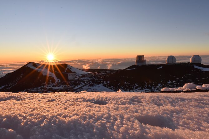 Big Island: Mauna Kea Summit Tour with Free Night Star Photo - Sunset at 13,800 feet: why the cold is part of the magic