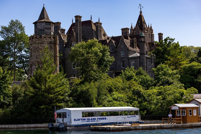 Boldt Castle and 2 Nation Tour - US-and-Canada views without passport hassles