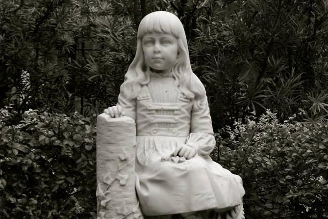 Bonaventure Cemetery Scenic History Art Symbols and Film Tour - Art architecture and burial rites you can actually understand on foot