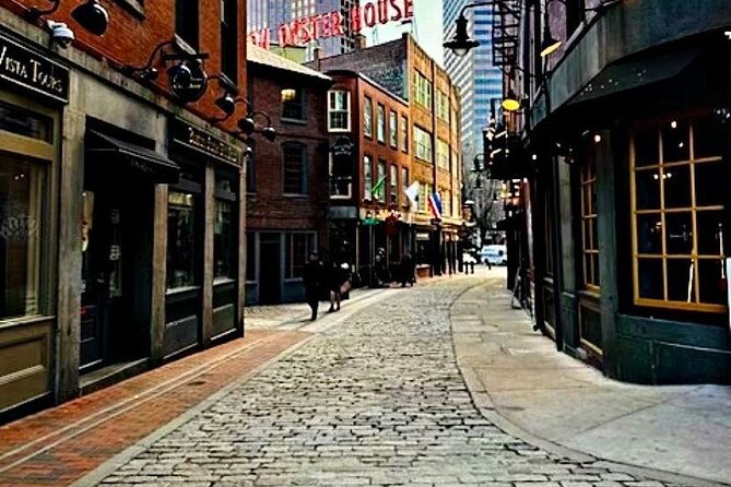 Boston Freedom Trail Walking Tour with Costumed Guide - The guide experience: why the tone matters as much as the facts