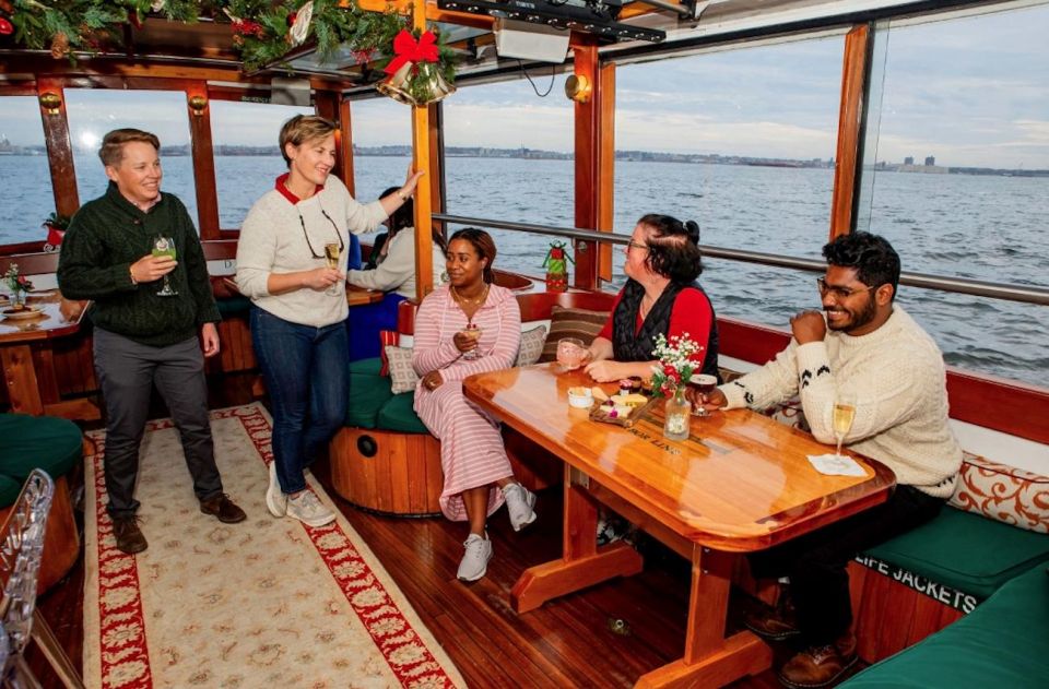 Boston: Harbor Sunset Yacht Cruise - Rowes Wharf to the harbor: how to not lose time at check-in