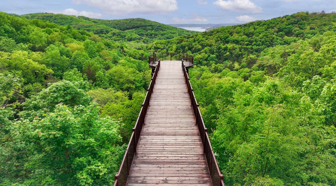 Branson: Top of the Rock Ozarks Heritage Preserve - Covered carts, photo pull-offs, and real crowd behavior