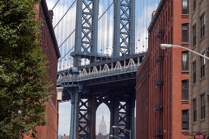 Brooklyn Bridge & DUMBO Neighborhood Tour - from Manhattan to Brooklyn - Starting at Tweed Courthouse: why this meeting point works