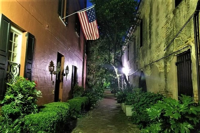 Charleston's Pleasing Terrors Night-Time Walking Ghost Tour - Why a Night Ghost Walk Works in Charleston