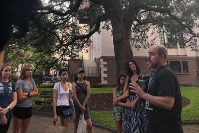 Charleston's Pleasing Terrors Night-Time Walking Ghost Tour - Mike Brown’s Storytelling Style and What You’ll Notice First