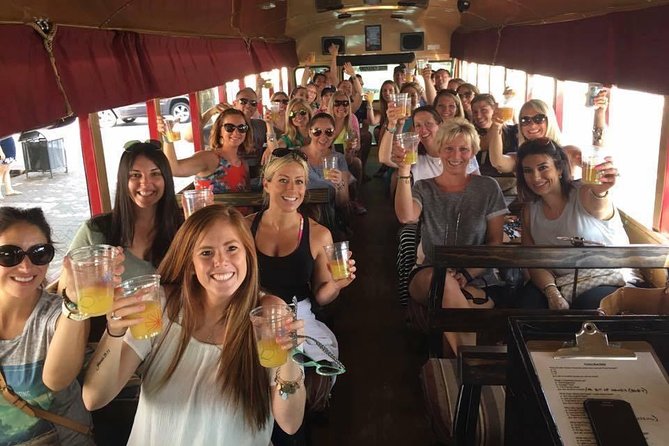 Charlotte FUNNY Historical Comedy City BUS Tour - Meeting at 301 E 7th St: Find the Bus Fast and Start the Laughing