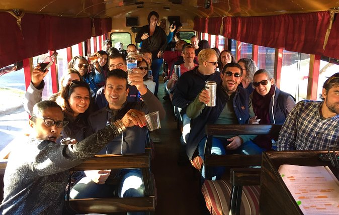 Charlotte FUNNY Historical Comedy City BUS Tour - The Bodega Break: Restrooms, More Drinks, and a Quick Reset
