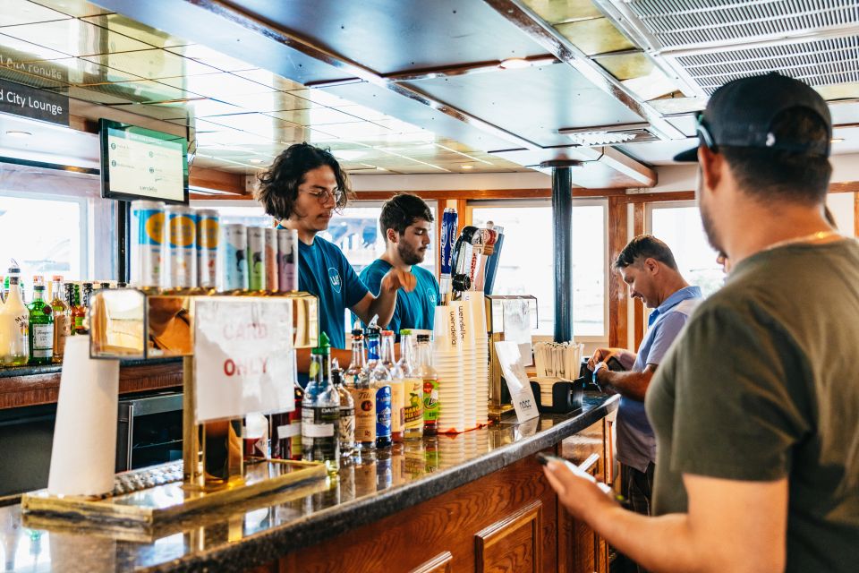 Chicago: 1.5-Hour Lake and River Architecture Cruise - Building highlights along the river: from Marina City to the Magnificent Mile icons