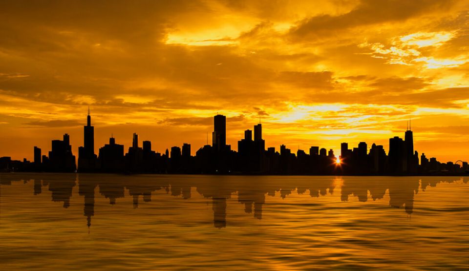 Chicago: 1.5-Hour Scenic Sunset Lake Cruise - From Michigan Avenue to the River: the ride starts with city views