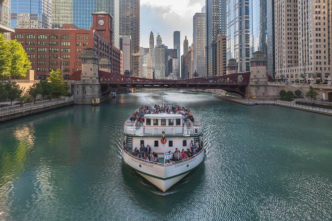 Chicago Architecture Center River Cruise aboard First Lady - Getting oriented fast on the Chicago River