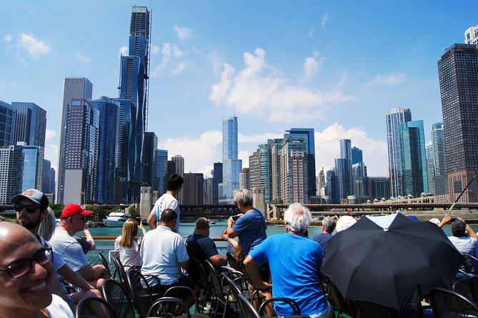 Chicago Architecture Center River Cruise aboard First Lady - The engineering flex of 150 North Riverside