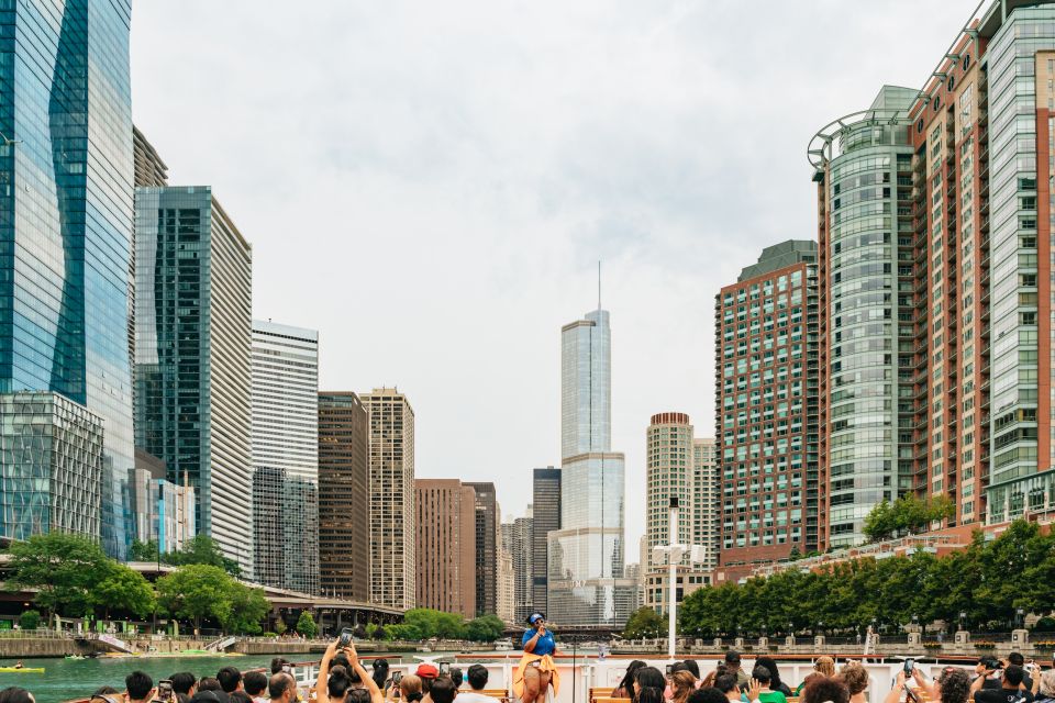 Chicago: Architecture River Cruise Skip-the-Ticket Line - Drinks on board: cash bar, not a meal