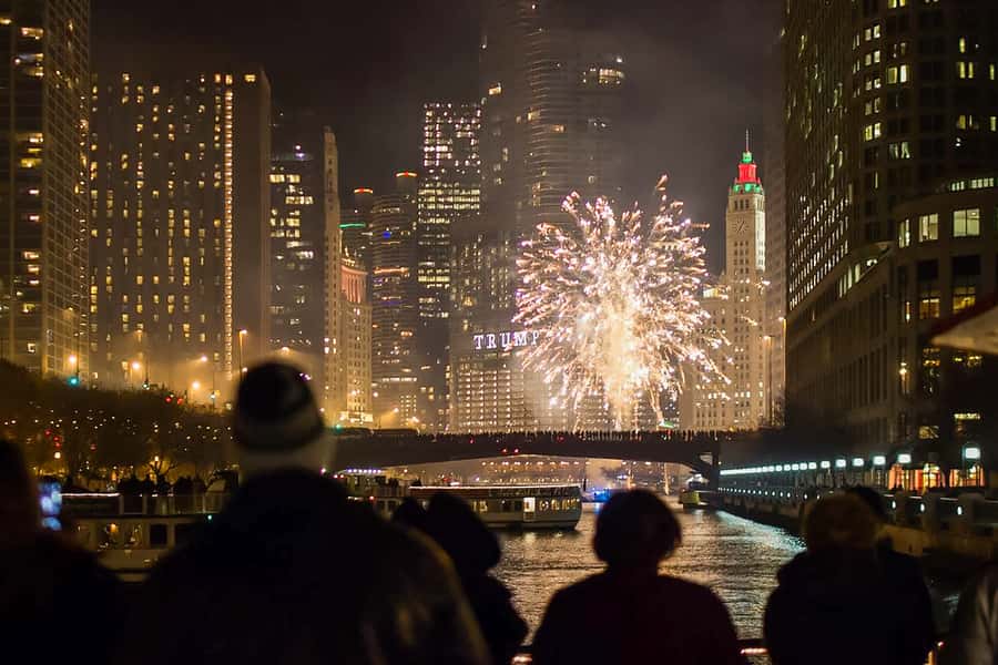 Chicago: Fireworks Cruise with Lake or River Viewing Options - Key points before you choose your departure