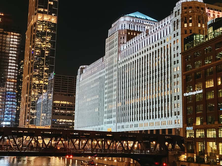Chicago: Fireworks Cruise with Lake or River Viewing Options - The Chicago River run-up: Wolf Point, architecture narration, and golden-hour sights