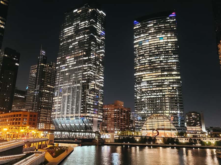 Chicago: Fireworks Cruise with Lake or River Viewing Options - The Chicago Lock moment: why it can be cool (and why it can feel long)
