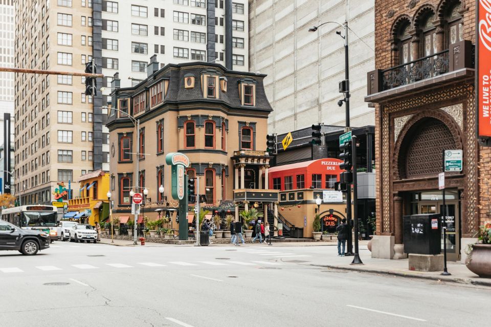 Chicago: Gangsters and Ghosts Guided Walking Tour - Chicago Theatre: when entertainment and shadow stories collide