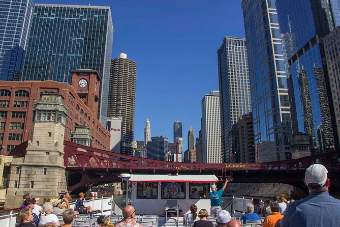 Chicago River 90-Minute Architecture Tour - Comfort on Board: Restrooms, Seating Choice, and Smooth Sailing