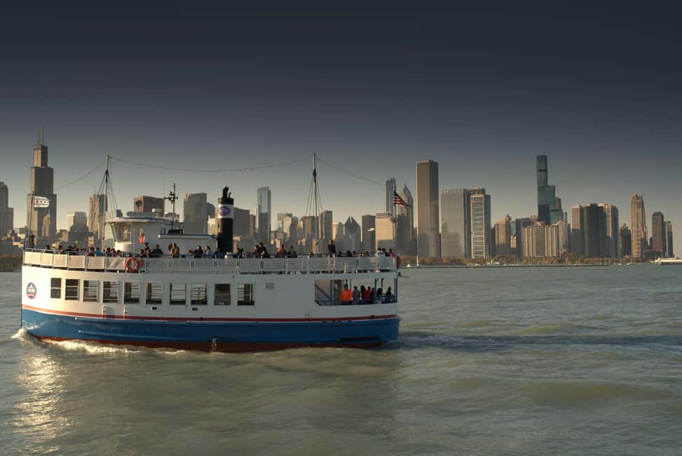 Chicago: Shoreline Lake Michigan Skyline Cruise - What’s on the boat: comfort, bathroom, and the bar option