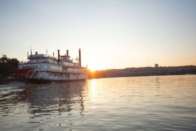 Cincinnati: Ohio River Cruise with Buffet Dinner - Boarding, Seating, and How to Get the Best Spot