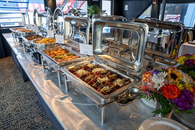 City Cruises New York: Signature Dinner Cruise - DJ, dancing, and managing the music volume