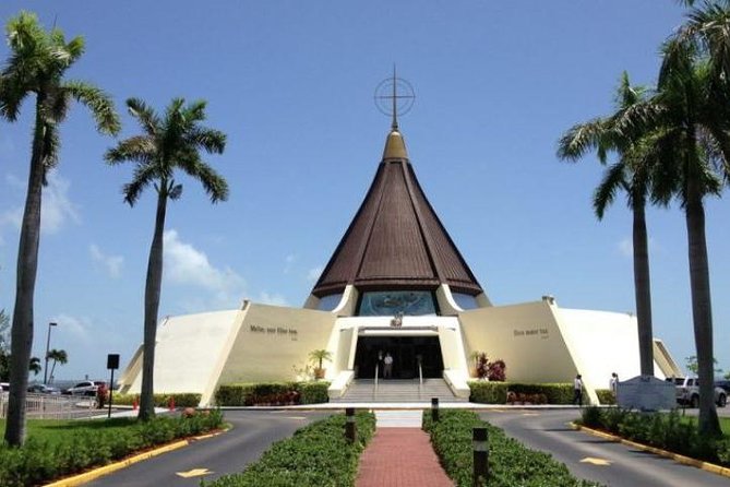 City Tour Miami PLUS and Boat Tour - Coconut Grove: the green break in the middle of the city