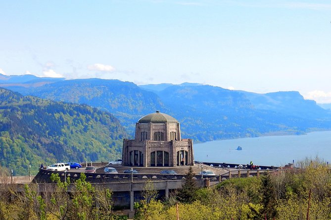 Columbia River Gorge Waterfalls & Mt Hood Tour from Portland, OR - Morning at Director Park: the start matters more than you think
