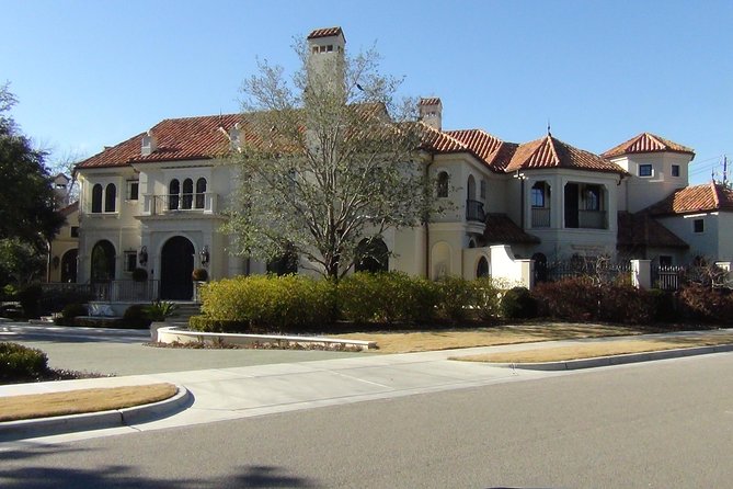 Dallas sightseeing tour - Founder’s Plaza and the Old Red Courthouse Area: A Quick History Snapshot