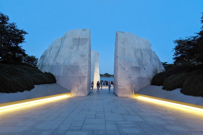 DC Memorials Night Tour: Glass-Roof Convertible Upgrade Option - Guides, Drivers, and Why the Best Part Is the Narration