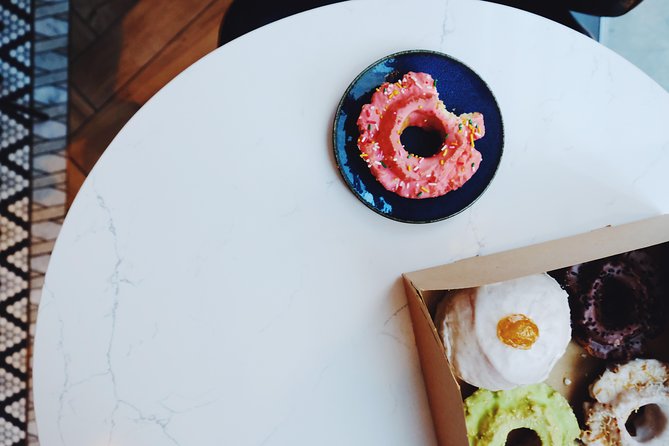 Delicious Donuts & City Sights: Chicago's Original Donut Tour - The guide experience: humor, pacing, and little comforts