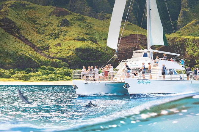 Deluxe Na Pali Morning Snorkel Tour on the Lucky Lady - Lunch, snacks, and an open bar that actually keeps morale up