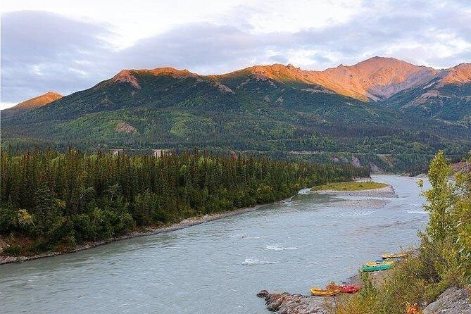Denali Rafting Canyon Wave - Safety style: guides who mix humor with control