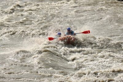 Denali Rafting Canyon Wave - Paddle rafter vs oar boat rider: you control the effort