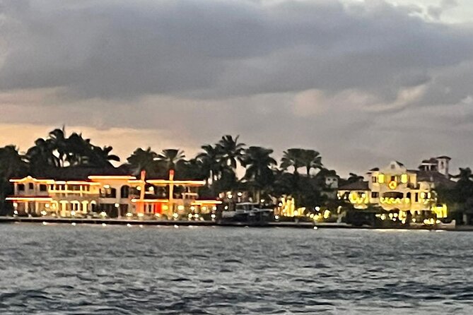 Evening Boat Cruise through Downtown Ft. Lauderdale - Sunset through downtown Fort Lauderdale: yachts and mansions on purpose